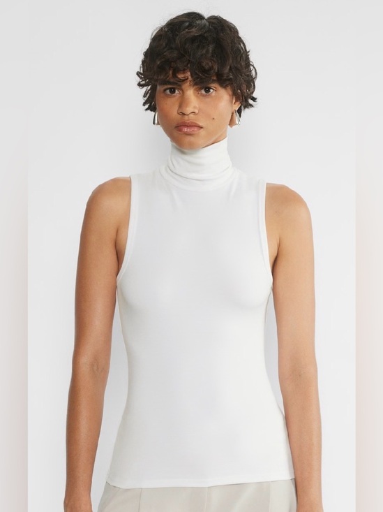 Babaton Tops - ARITZIA Babaton Location Sleeveless White Turtleneck Top Women’s Medium